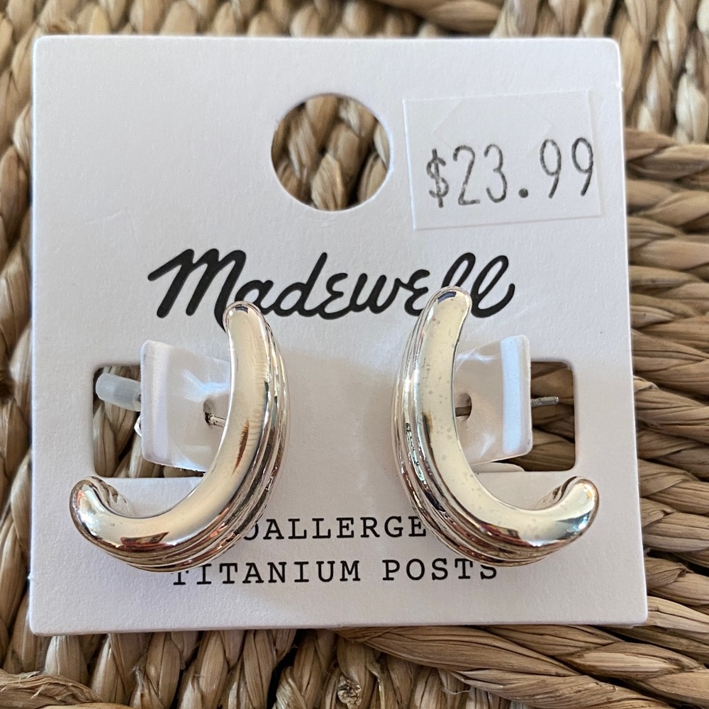 New with tag Madewell Shiny Silver Curved cuff Earrings titanium